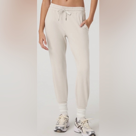 Vuori Pants - Vuori Women’s NWT Ecru Heather Performance Joggers
